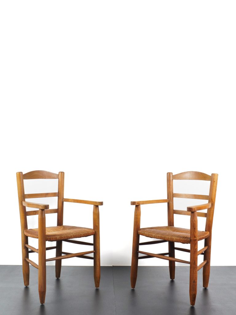 Paire de fauteuils style charlotte perriand bauches