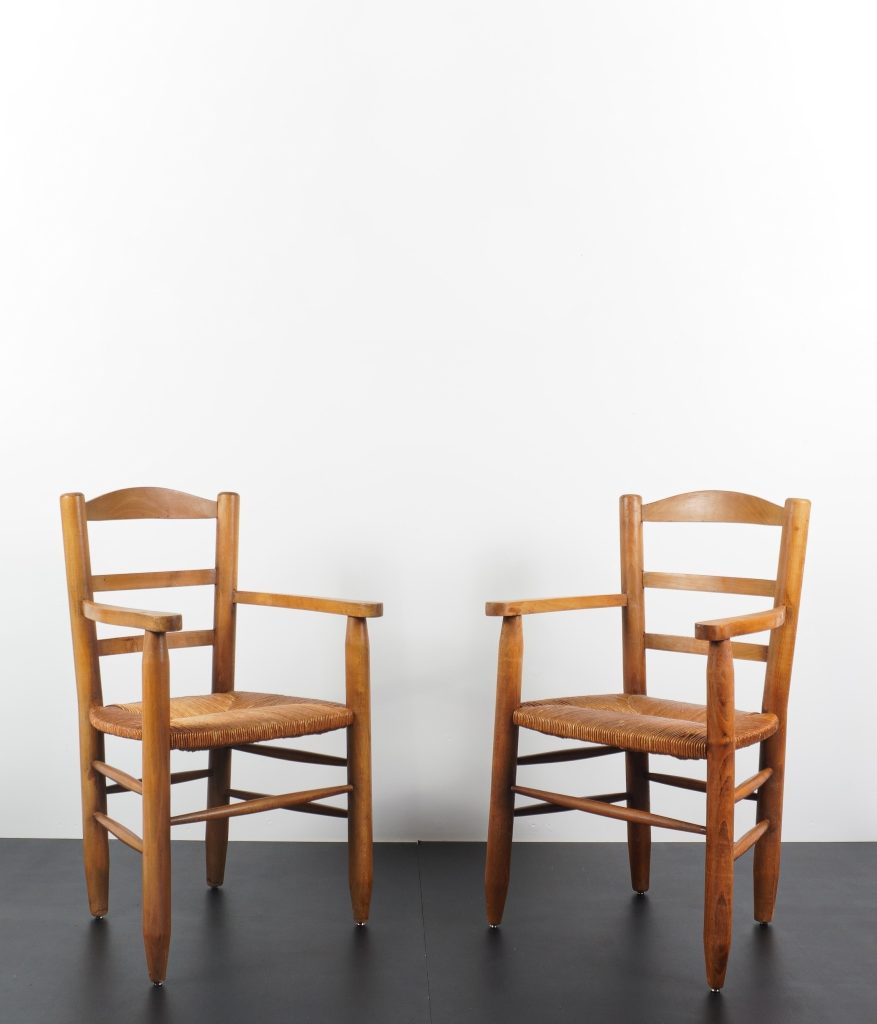 Paire de fauteuils style charlotte perriand bauches