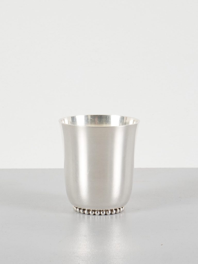 Jean despres timbale métal argenté 1 rangée de perles